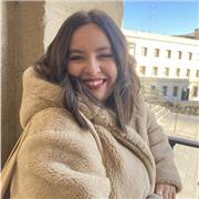 Soy una chica licenciada de Traducción e Interpretación que oferta clases particulares de inglés a domicilio a cualquier nivel
